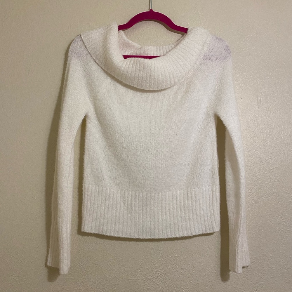 white sweater🐚